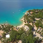 2 Bedroom Stunning Stacaravan In Glavotok 4*