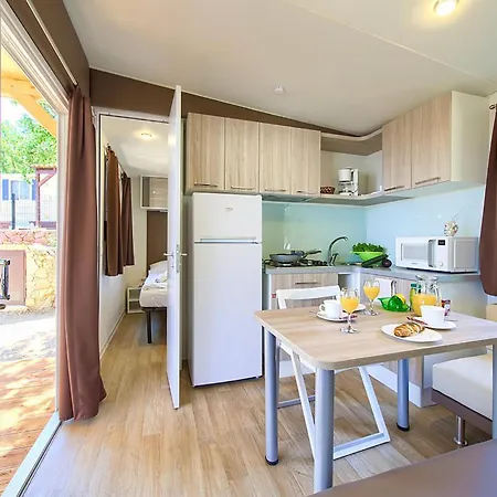2 Bedroom Stunning Stacaravan In Glavotok Brzac
