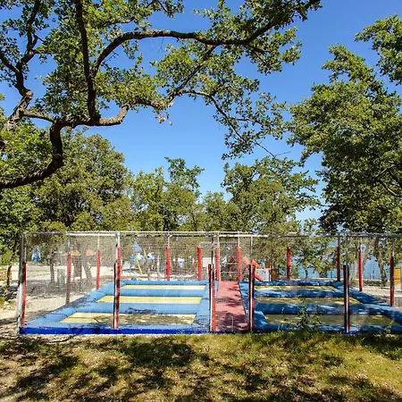 Beautiful Stacaravan In Glavotok