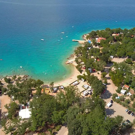 2 Bedroom Stunning Stacaravan In Glavotok 4*