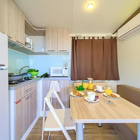 캠프장 2 Bedroom Stunning Stacaravan In Glavotok