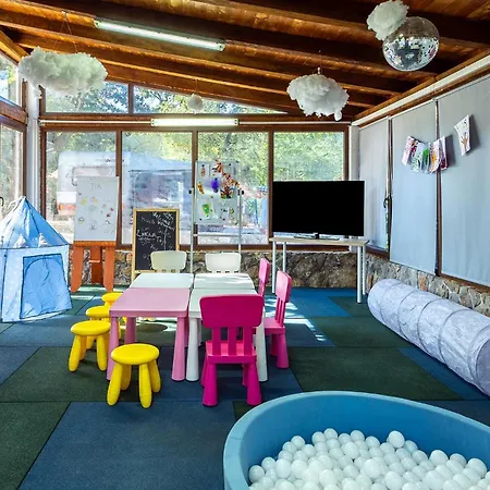 Beautiful Stacaravan In Glavotok אתר קמפינג