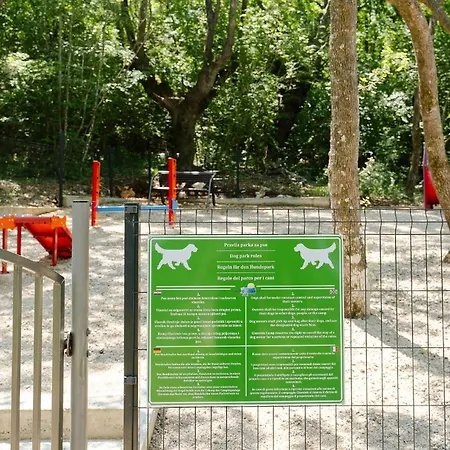 2 Bedroom Stunning Stacaravan In Glavotok 4*