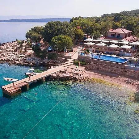 2 Bedroom Stunning Stacaravan In Glavotok 4* Brzac