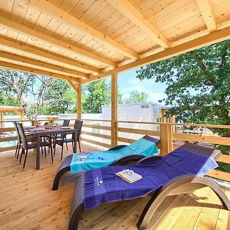 Beautiful Stacaravan In Glavotok Campingplads