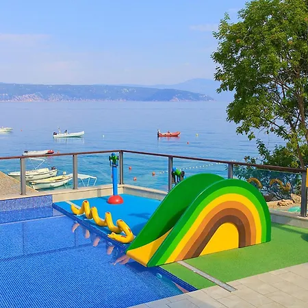 2 Bedroom Stunning Stacaravan In Glavotok 캠프장 Brzac