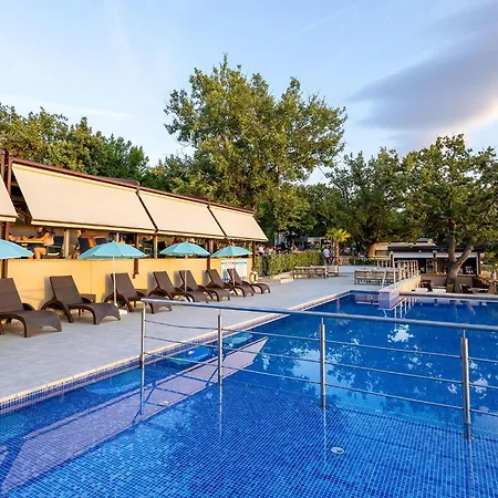 Beautiful Stacaravan In Glavotok Campingplads 4*