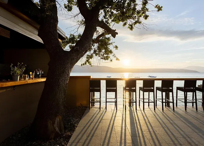 Beautiful Stacaravan In Glavotok אתר קמפינג 4*