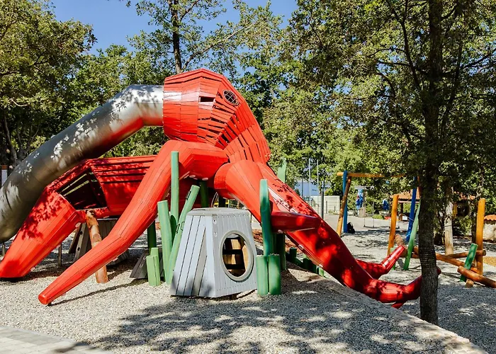 Beautiful Stacaravan In Glavotok