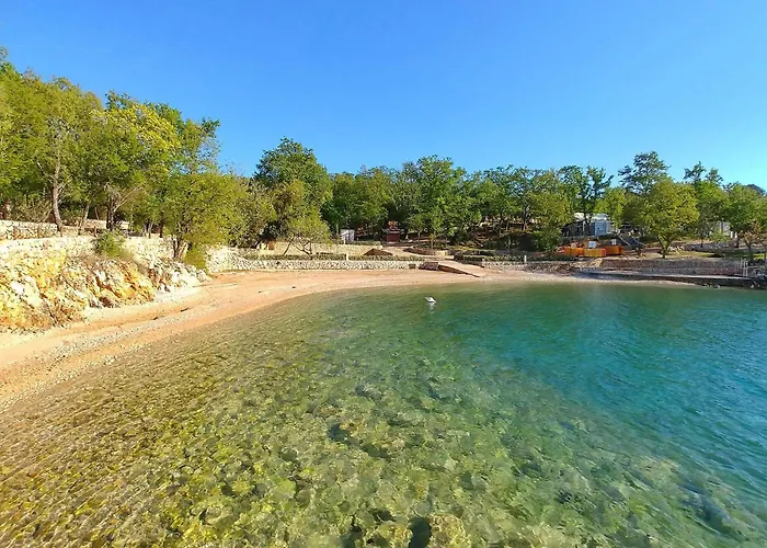אתר קמפינג Beautiful Stacaravan In Glavotok 4*