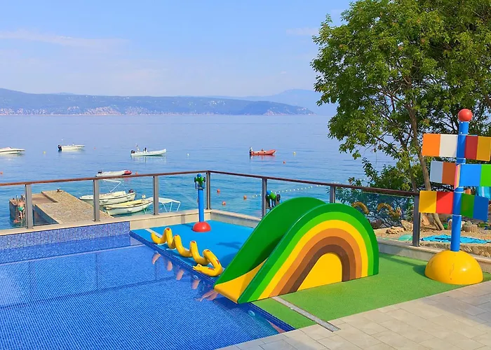 Beautiful Stacaravan In Glavotok אתר קמפינג Brzac