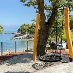 2 Bedroom Stunning Stacaravan In Glavotok Brzac