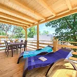 2 Bedroom Stunning Stacaravan In Glavotok Kemping