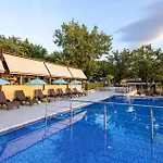 2 Bedroom Stunning Stacaravan In Glavotok Kemping 4*